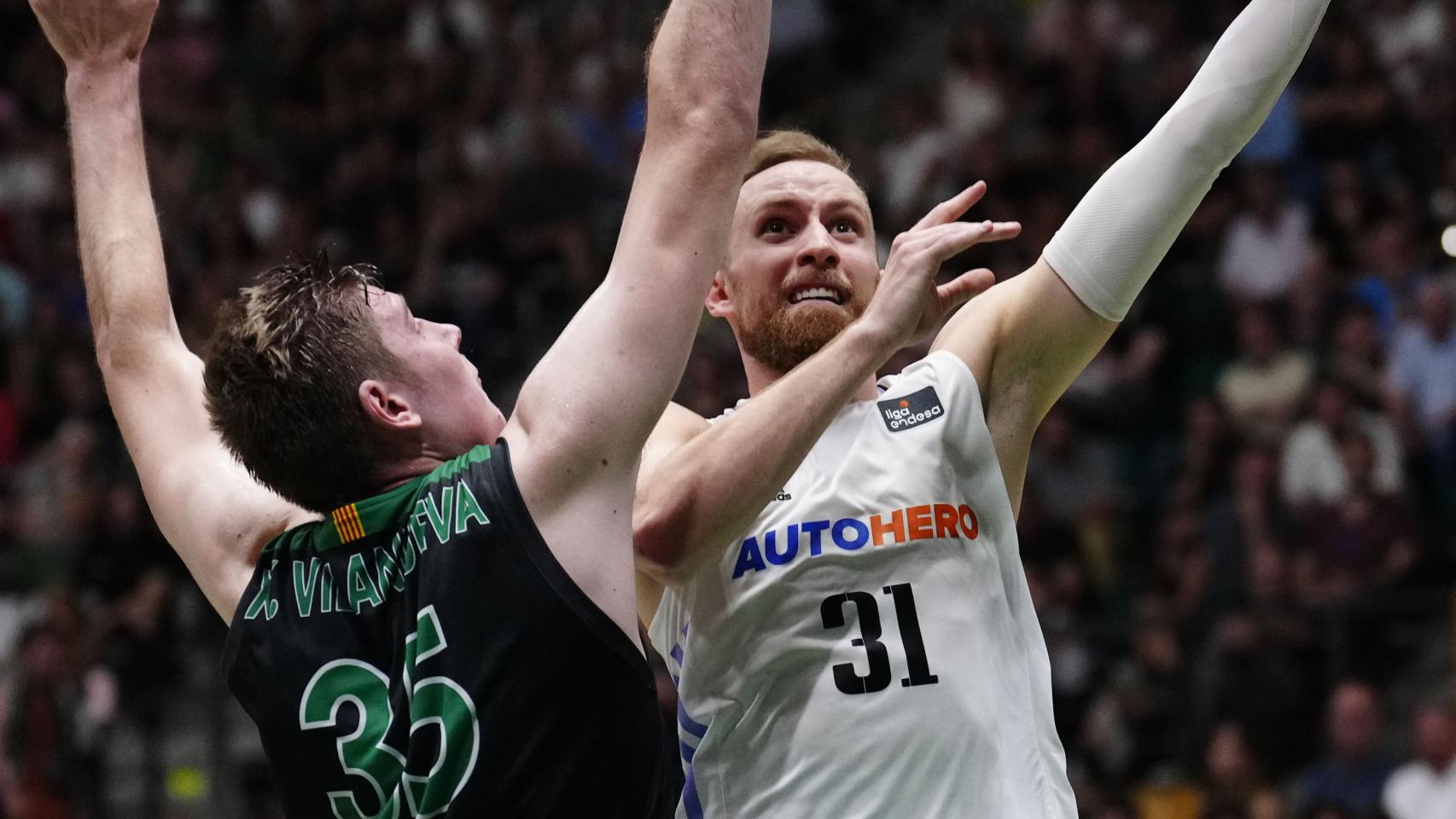 Musa anota en el partido ante el Joventut.