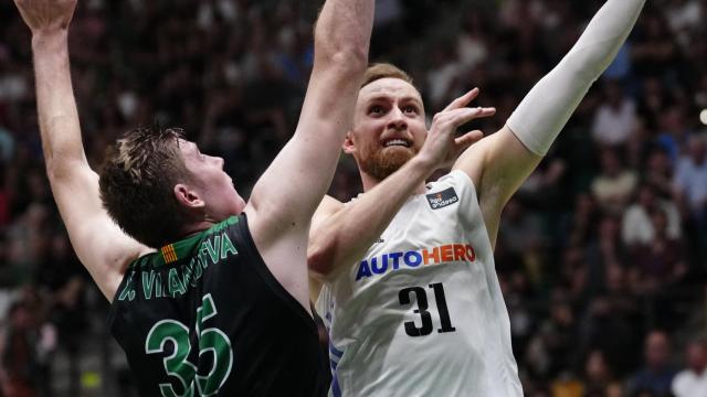 Musa anota en el partido ante el Joventut.