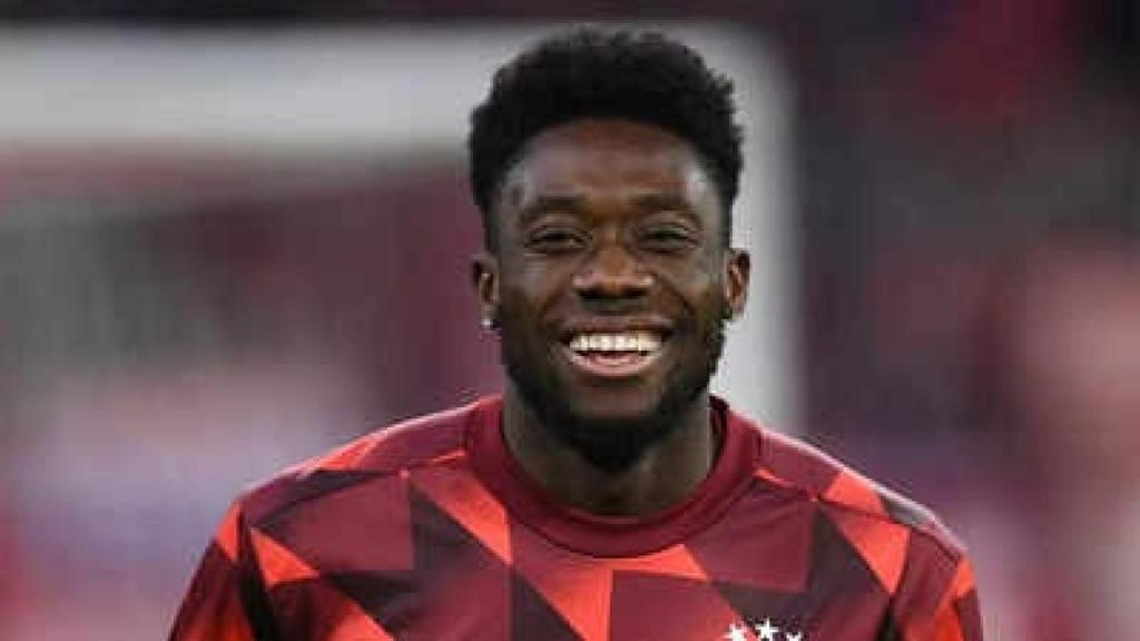 Alphonso Davies, durante una calentamiento