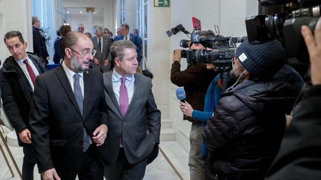 El presidente de Aragón, Javier Lambán, y el presidente de Castilla-La Mancha, Emiliano García-Page