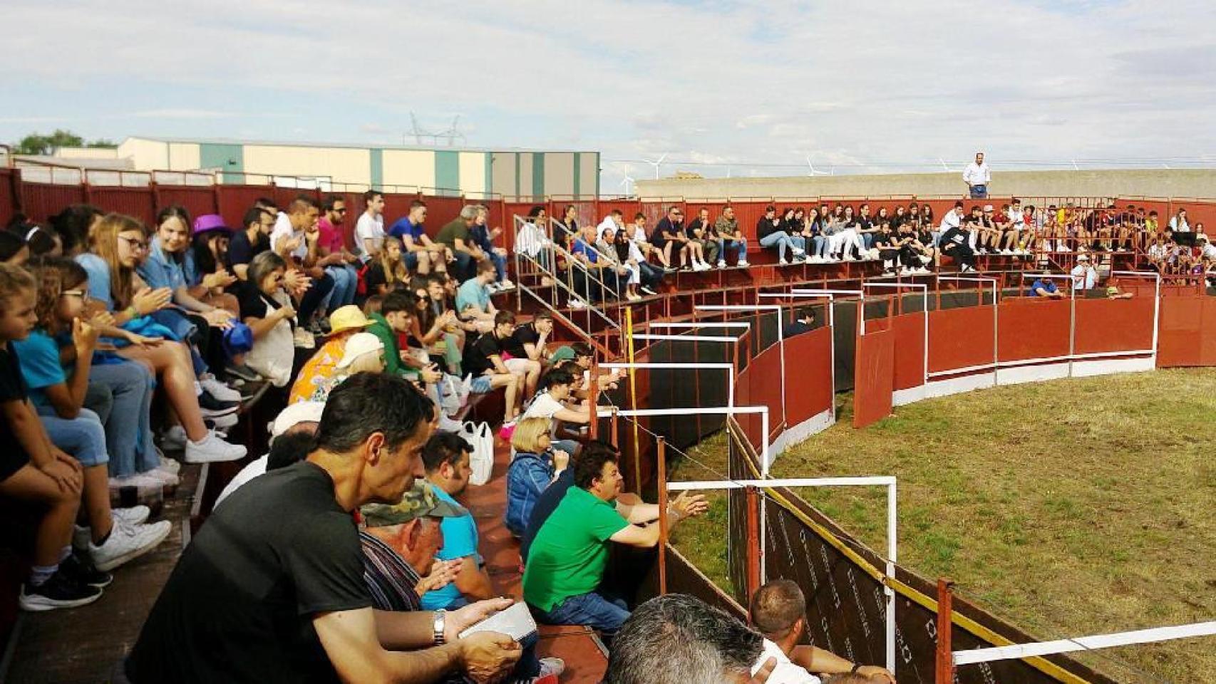 Por vez primera se instaló una plaza portátil en Villalba de los Alcores y se llenó