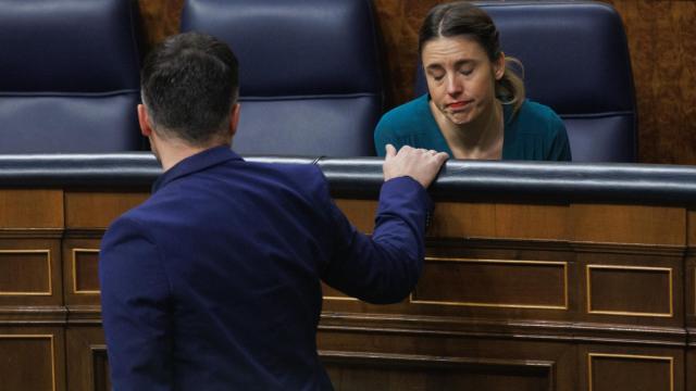 El portavoz de ERC en el Congreso, Gabriel Rufián, junto a la ministra de Igualdad, Irene Montero.