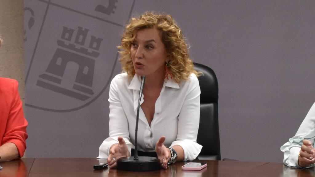 Reunión de la la directora general de Vivienda de la Junta de Castilla y León, María Pardo con Francisco Guarido, Jesús María Prada, Leticia García e Isabel Prieto