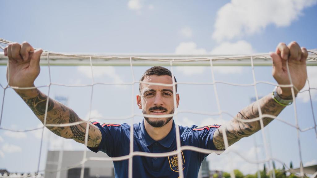 Joselu, en las redes de la portería.