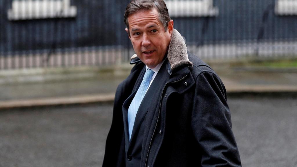 El ex director ejecutivo de JPMorgan, Jes Staley, caminando en Londres en 2018.