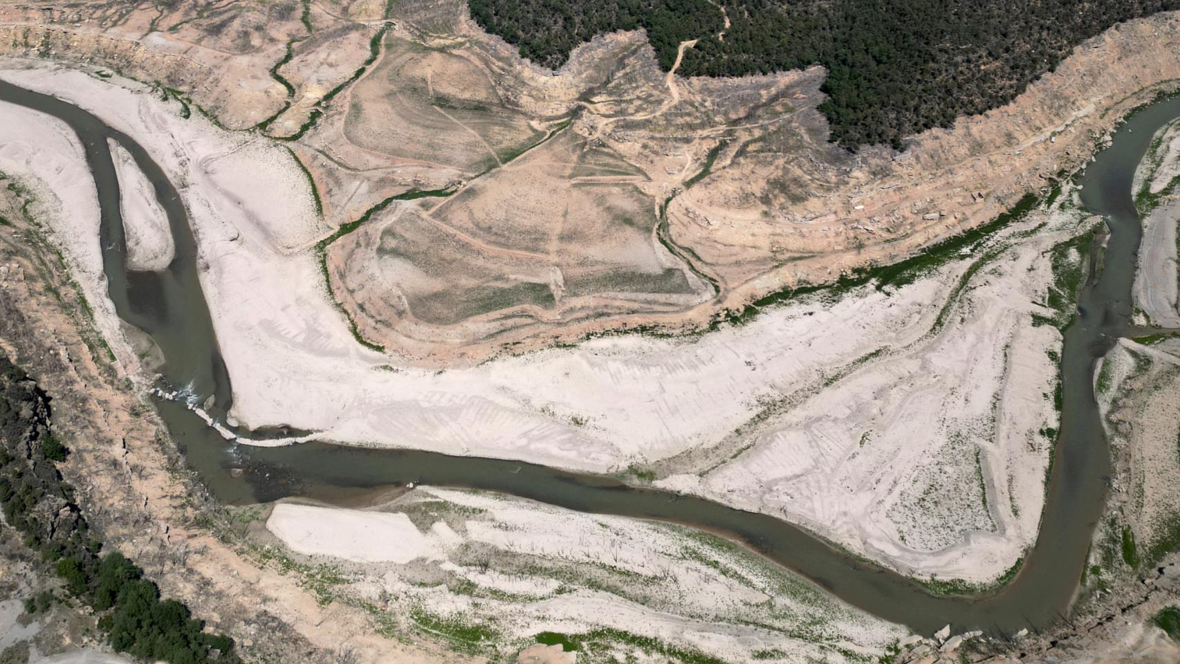 El embalse de Rialb, en Cataluña, en sequía extrema, a 6 de mayo de 2023.