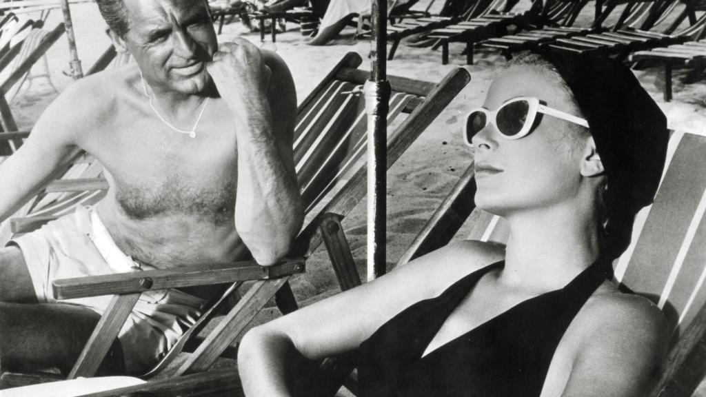 Grace Kelly y Cary Grant en la película 'Atrapa a un ladrón' (1955).
