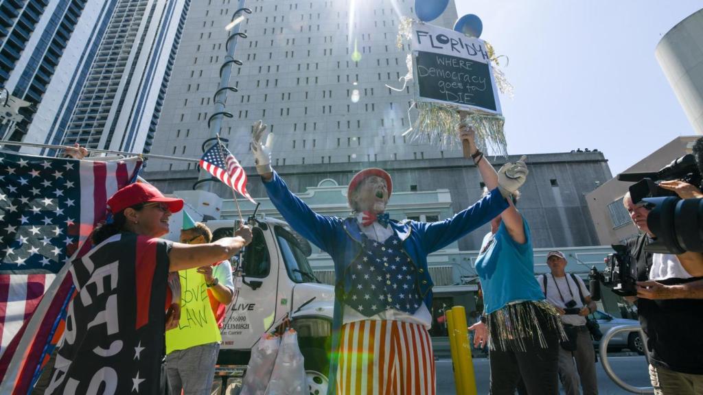 El expresidente de los Estados Unidos, Donald Trump, se entregará en la Corte Federal de los Estados Unidos en Miami