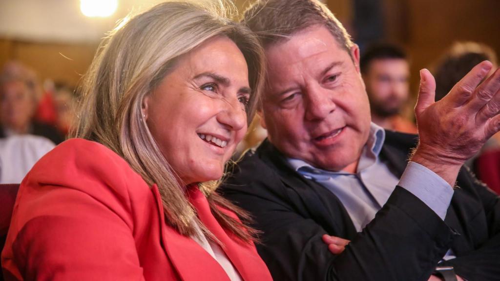 Milagros Tolón, alcaldesa de Toledo en funciones, junto a Emiliano García-Page.
