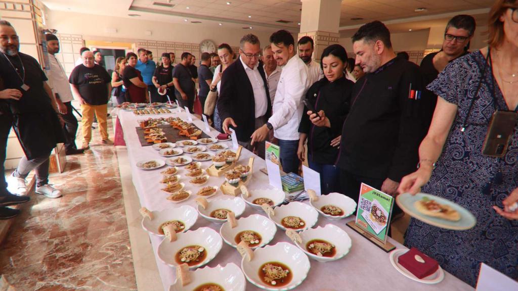 Degustación de las tapas que forman parte del concurso, este martes.