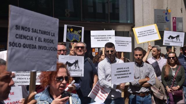 La portavoz Ines Sanz durante la lectura del manifiesto