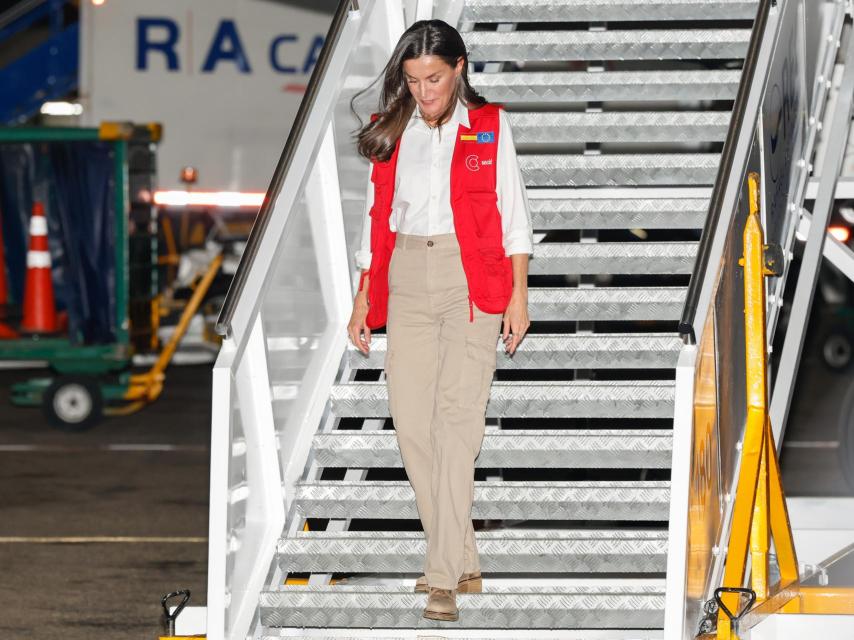 La reina Letizia tras aterrizar en Cartagena de Indias, Colombia.