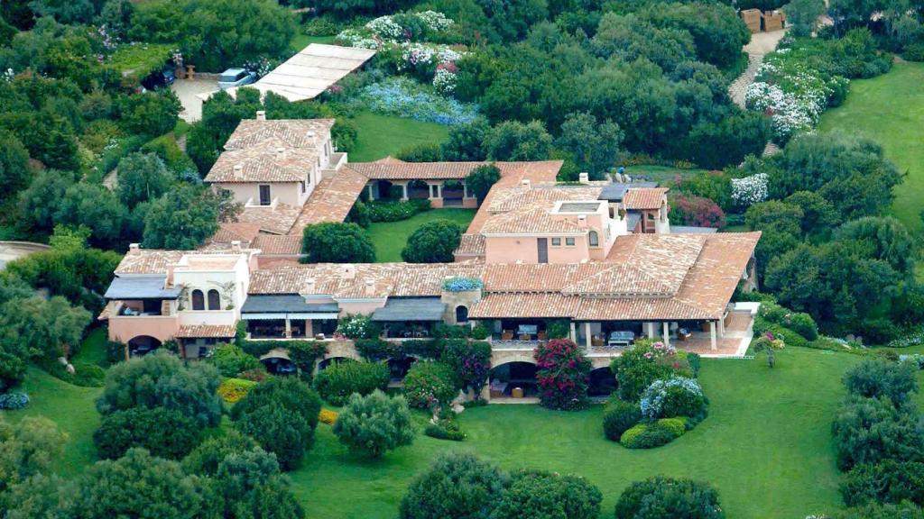 Vista aérea de Villa Certosa, la mansión de los escándalos de Berlusconi.