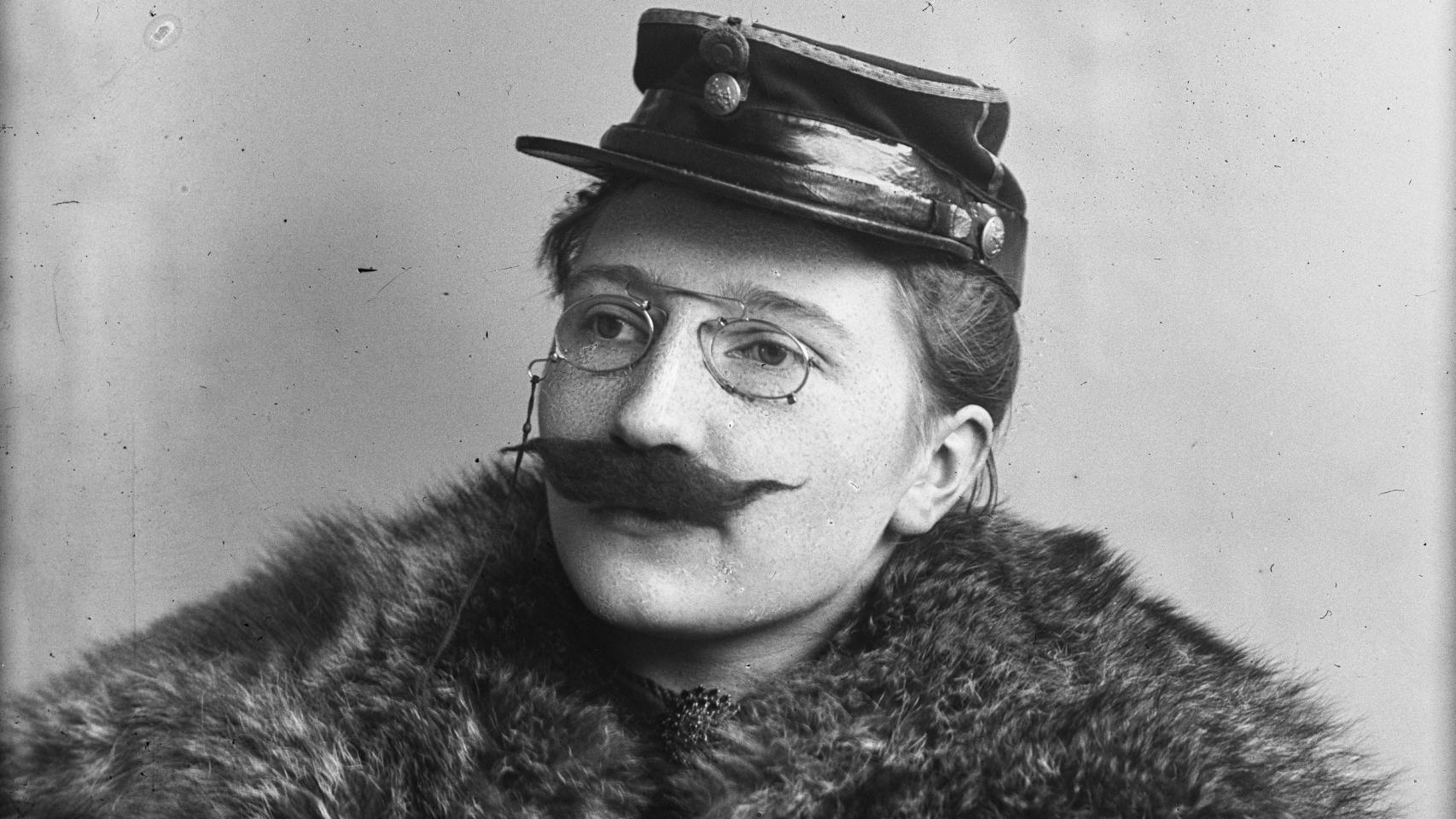 Berg & Høeg: 'Three facettes of Marie Høeg', 1894-1903 (detalle). © Berg & Høeg. Collection of Preus Museum