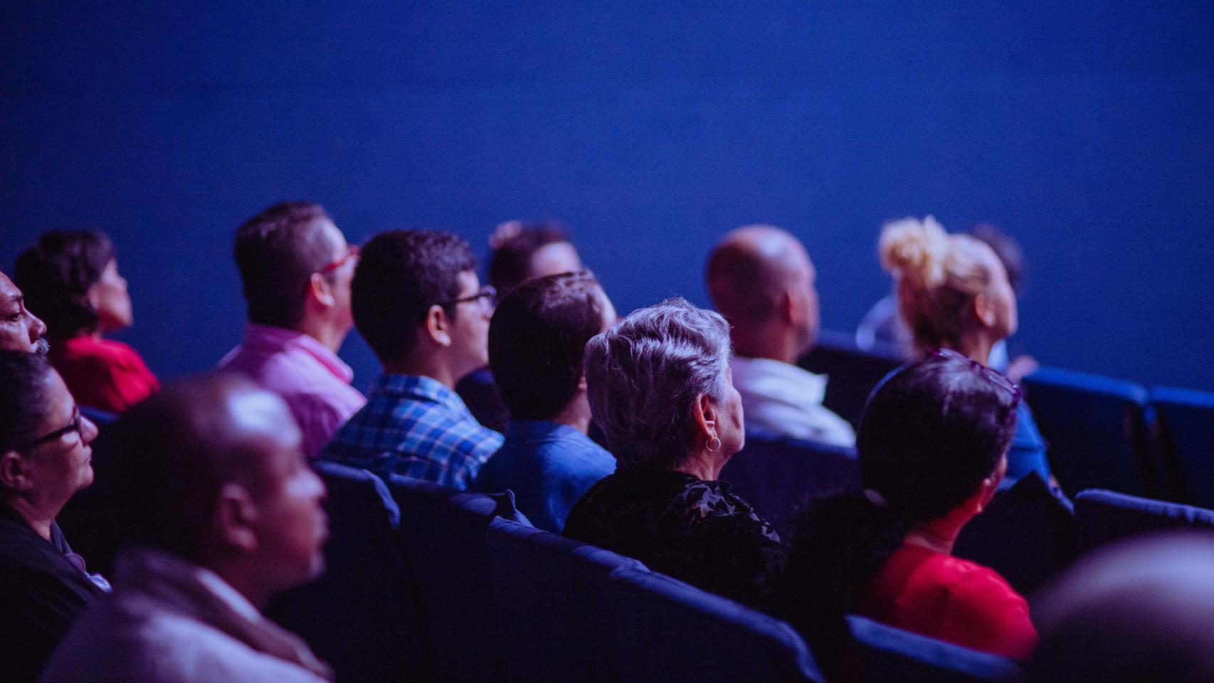 Cine a 2 euros para mayores de 65 años. Foto: Luis Quintero en Pexels
