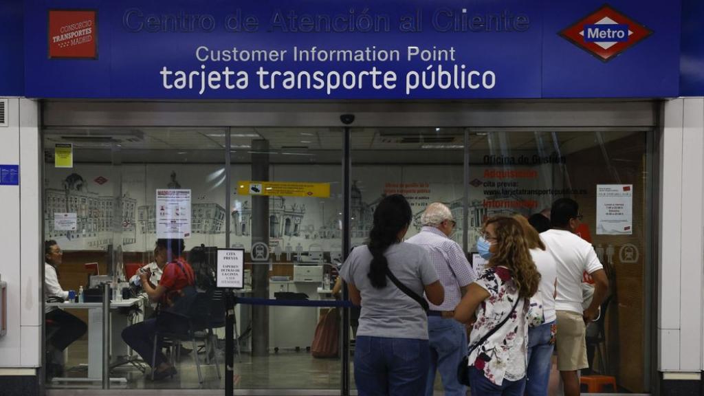 Una de las oficinas donde adquirir el abono transporte de Madrid.