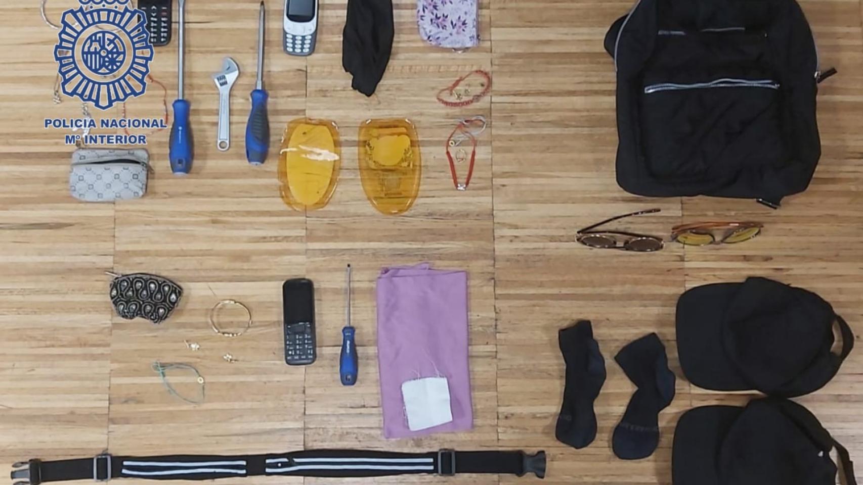 Material incautado a los detenidos.