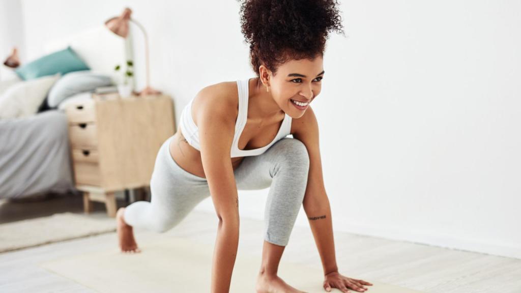 Una mujer, entrenando.