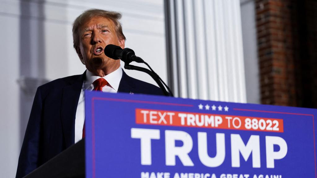 Donald Trump durante su comparecencia en Nueva Jersey tras ser procesado en Miami.