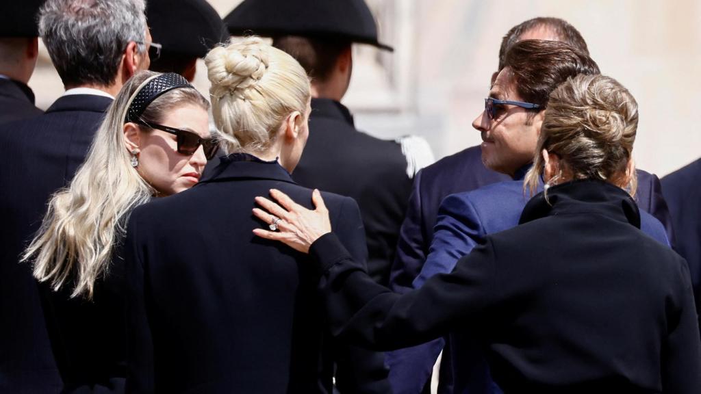 Barbara y Piere junto a la última mujer de su padre.