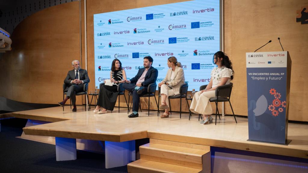 Luis Martínez-Abarca, Paula San Luis, Arturo Criado, Sandra Serrano y Francis Elisa García.