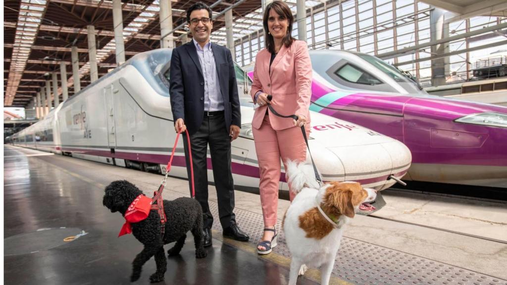 El director general de Purina, Mark El Khoury, y la directora general de Renfe Viajeros, Sonia Araujo López.