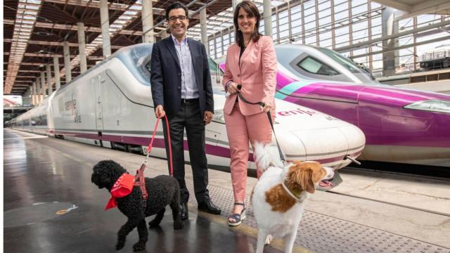 El director general de Purina, Mark El Khoury, y la directora general de Renfe Viajeros, Sonia Araujo López.