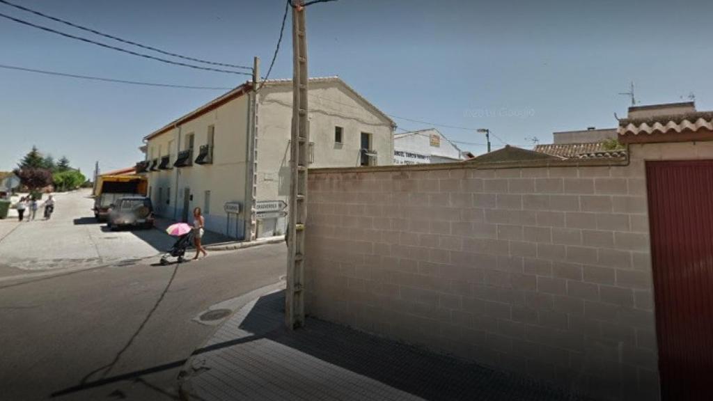 Imagen de archivo de un cruce en una carretera