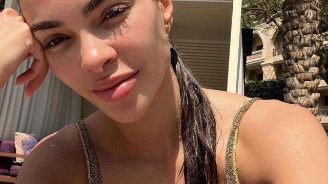 Joana Sanz tomando el sol en su casa