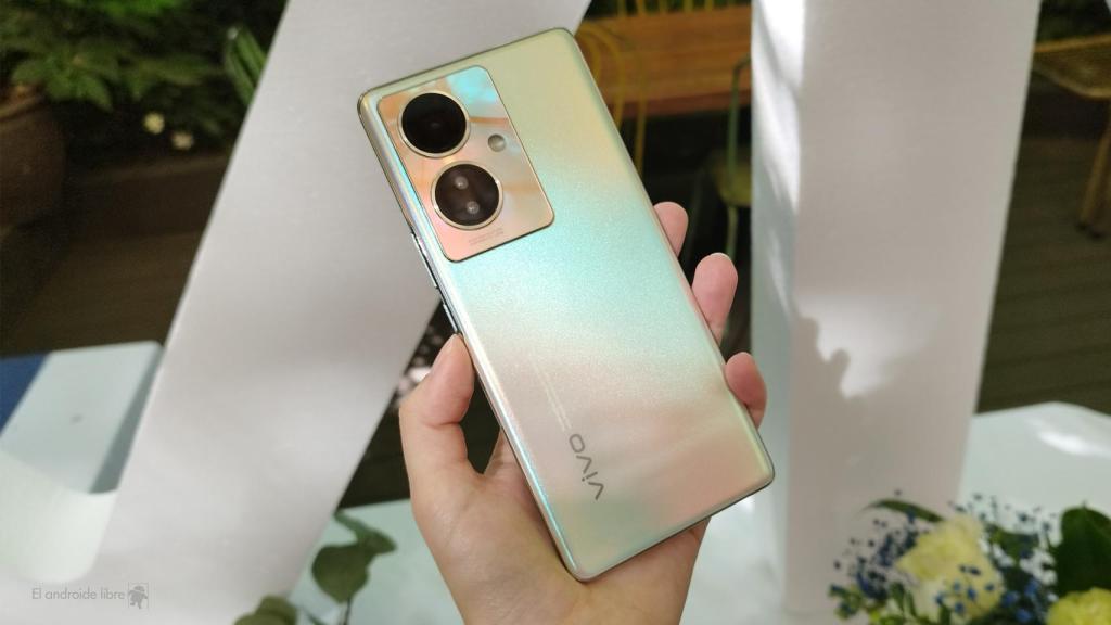 El Vivo V29 Lite llega en dos colores con nanograbados