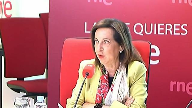 La ministra de Defensa, Margarita Robles, este miércoles en los estudios de RNE.