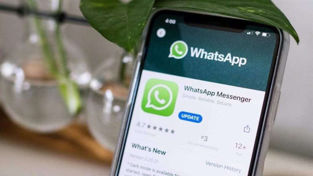 Aplicación de WhatsApp en un teléfono móvil.
