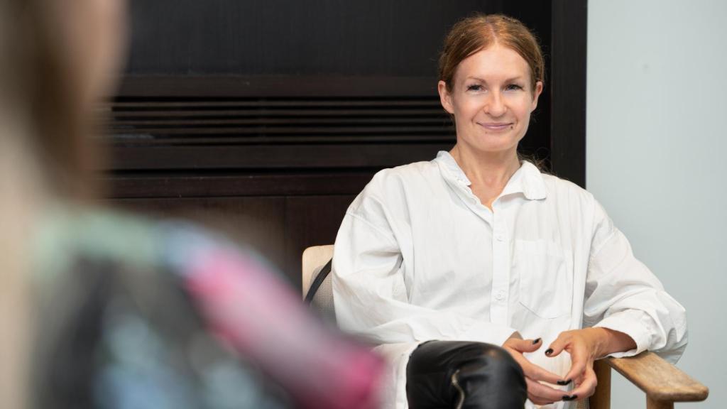 Mona Kinal durante la entrevista con magasIN.