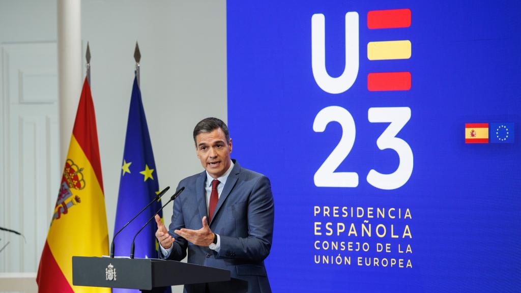 El presidente del Gobierno, Pedro Sánchez, presenta las prioridades de la Presidencia española del Consejo de la UE, en Moncloa.