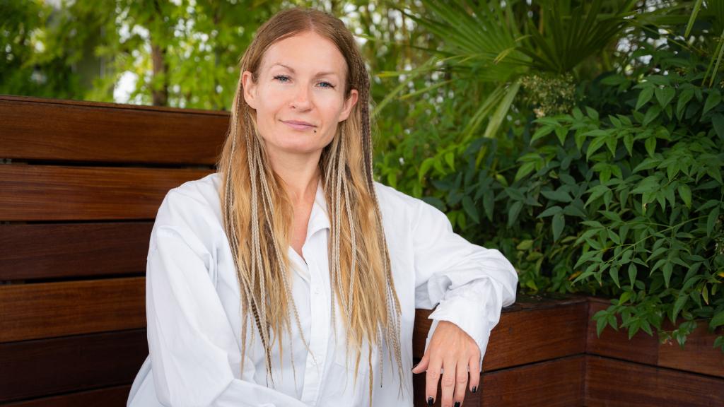 Mona Kinal posa en el 'rooftop' del Hotel ME Reina Victoria.