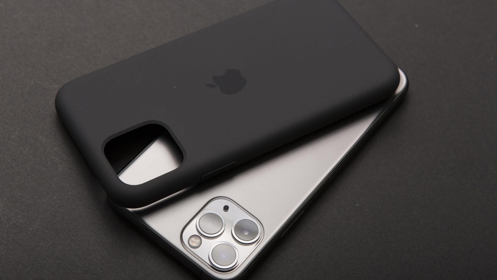 iPhone y su funda.