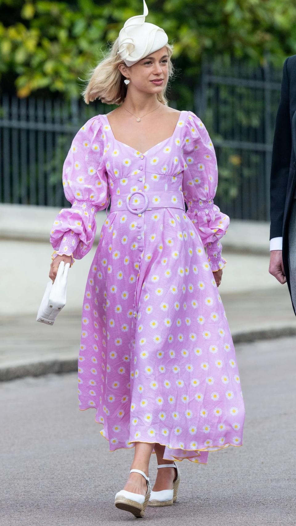 Look de invitada con alpargatas.