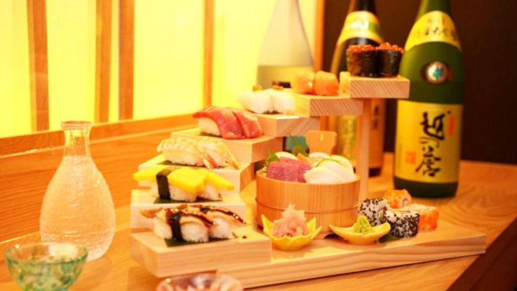 La escalera de sushi en Shuwa Shuwa