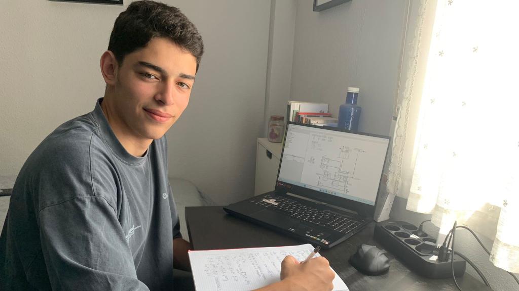 Pedro Pérez, estudiante del doble grado en Física Computacional e Ingeniería del Software.