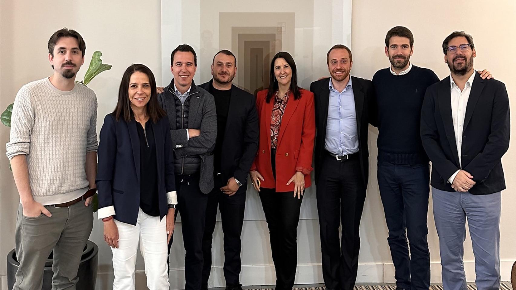 De izq. a dch. Leif Ferreira (Bit2Me), Guenia Gawendo (Telefónica Ventures), David Ortega (Bit2Me), Andrei Manuel (Bit2Me), Elena Gil Lizasoain (Telefónica Tech), Hervé François (Investcorp), Aniol Brosa (Inveready) y Pablo Casadío (Bit2Me)