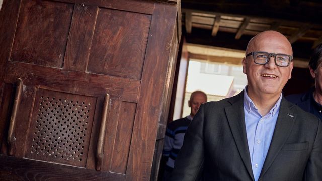 Manuel Baltar, durante un paseo por el municipio de Xinzo de Limia.