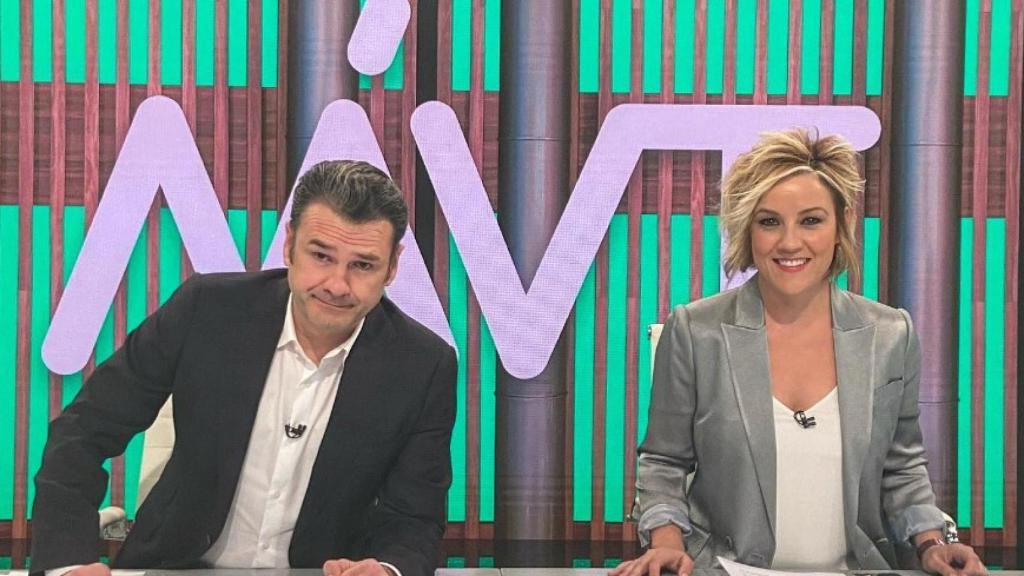 Iñaki López y Cristina Pardo en 'Más vale tarde'.