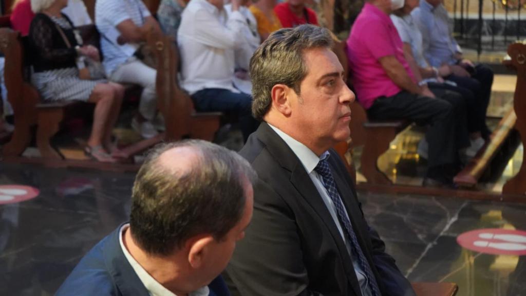Llanos asiste a una celebración religiosa en la Catedral de Valencia.