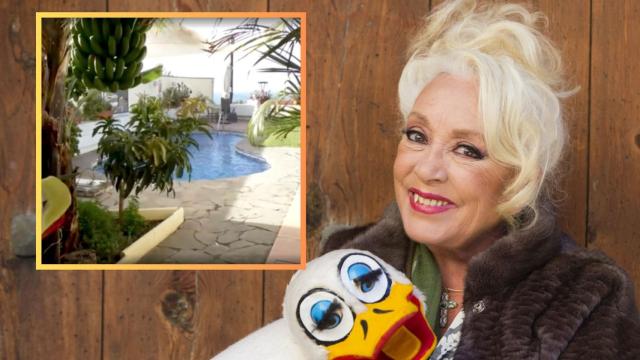Mari Carmen y sus muñecos en un fotomontaje de EL ESPAÑOL.