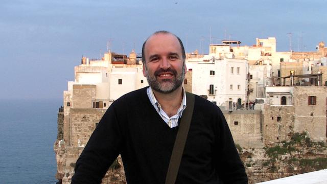 El poeta José Manuel Lucía Megía.