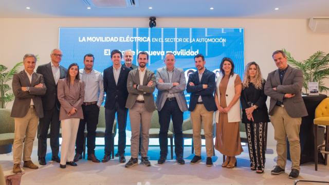 Participantes en la Jornada de Movilidad Eléctrica.