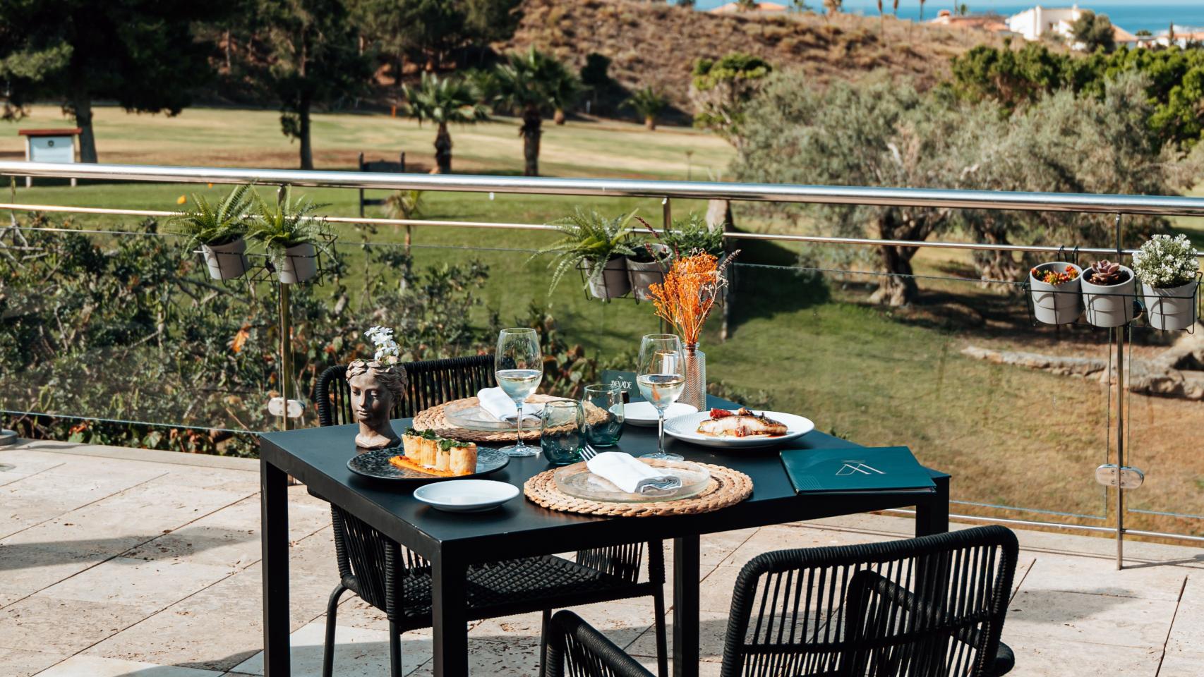 Vistas de una de las mesas de la terraza de Ménade.
