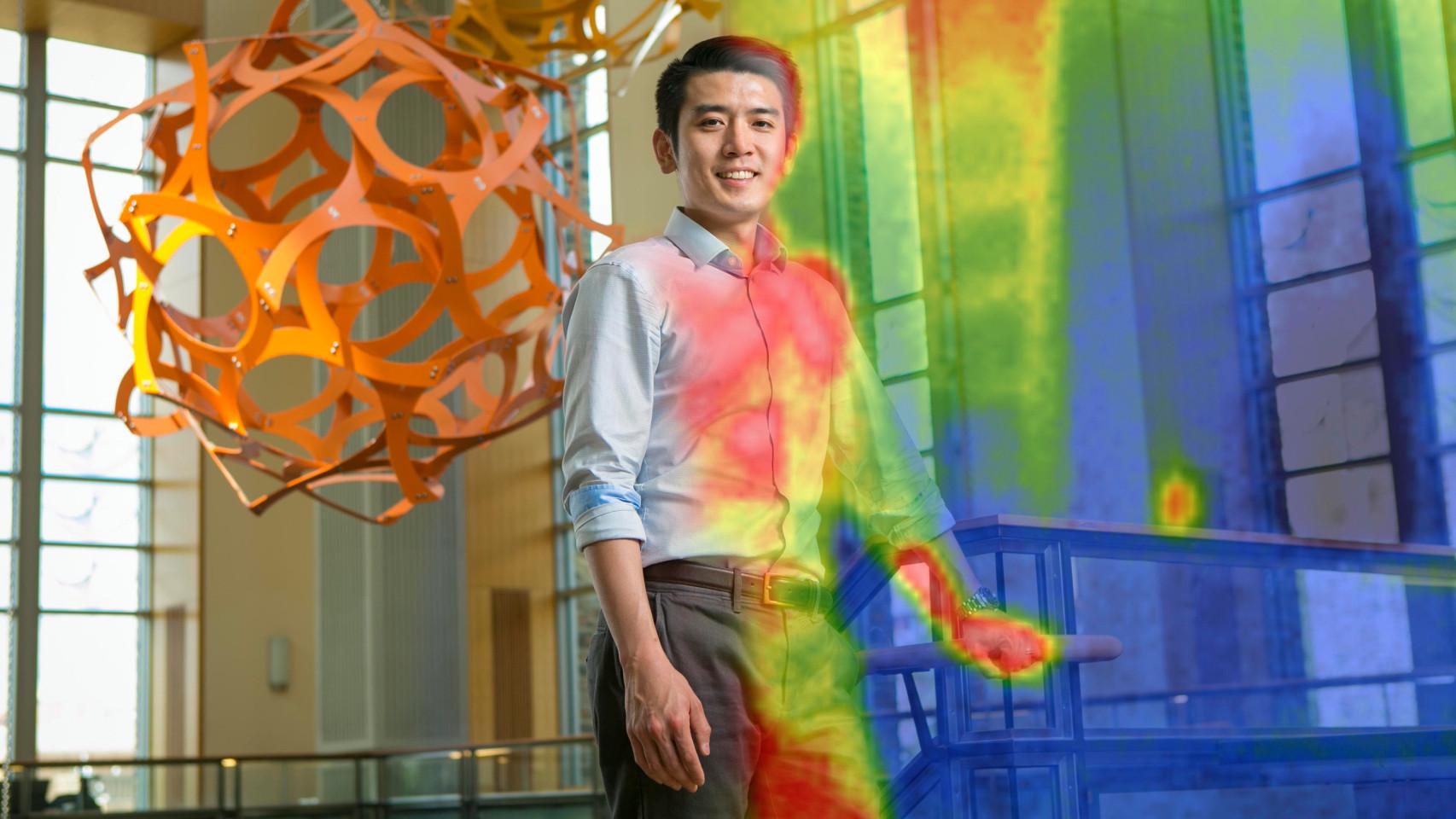 Po-Chun Shu, autor principal del estudio sobre textiles capaces de cambiar la temperatura