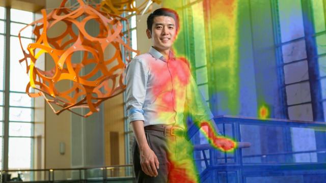 Po-Chun Shu, autor principal del estudio sobre textiles capaces de cambiar la temperatura