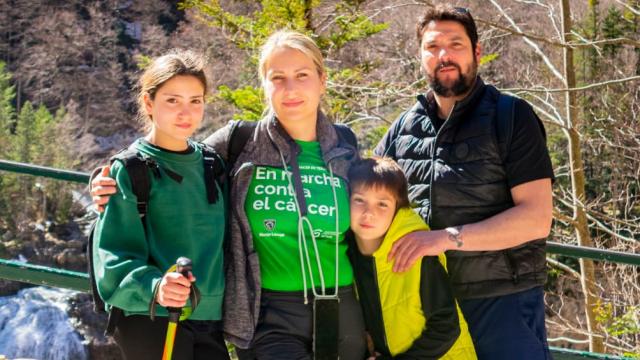Fernando Gimeno y Ania Placzkowska, junto a sus hijos, Mía y Eloy Gimeno.